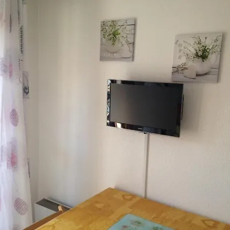 Avec Balcon Et Parking A 50 M De La - Fr-1-712-15 شقة *