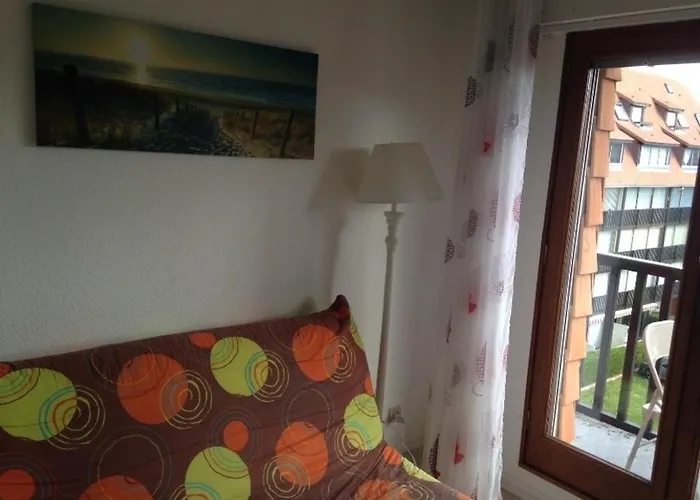 2 Pièces Avec Balcon Et Parking à 50 M De La - Fr-1-712-15 Villers-sur-Mer