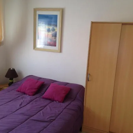 2 Pieces Avec Balcon Sud A 50m De La Plage, Parking Privatif - - Fr-1-712-15 *