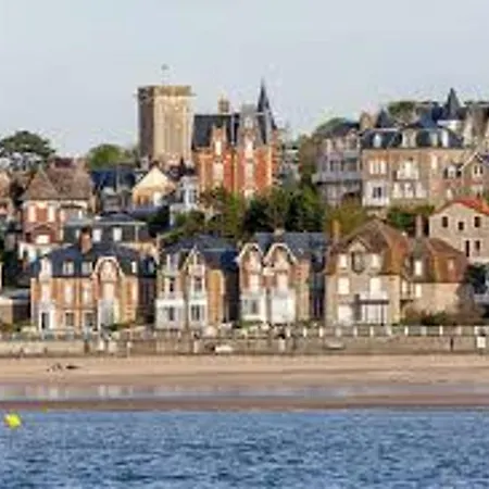 Appartement 2 Pièces Avec Balcon Et Parking à 50 M De La - Fr-1-712-15 *