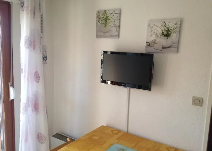 Avec Balcon Et Parking A 50 M De La - Fr-1-712-15 Апартаменты *